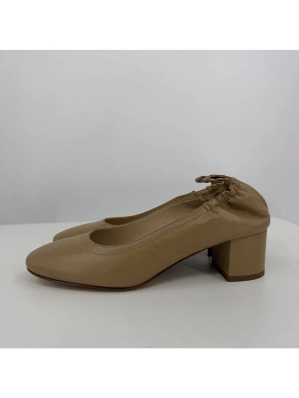 Everlane Italian Leather Day Heel Light Taupe 8.5 Women's Elastic Back Comfort